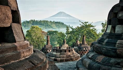  Il Tempio di Huangbao: Un viaggio spirituale tra storia e natura!