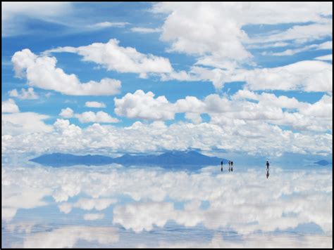 Il Lago Hulunhu: Uno Specchio Azzurro Riflette un Cielo Infinito!