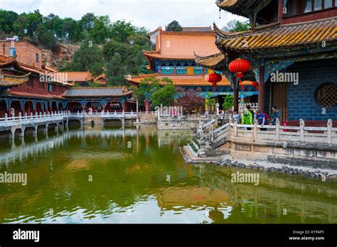 Il Tempio di Yuantong: Un gioiello buddhista immerso nel verde e una fuga dal caos cittadino!