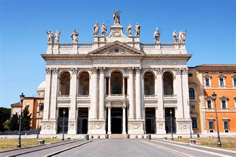  La Cattedrale di San Giovanni: Un gioiello architettonico con una storia avvincente!